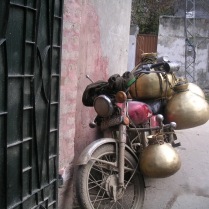 The milkman´s delivery vessels, Lahore